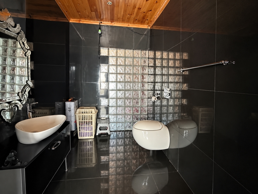5 Bedroom Property for Sale in Protea Heights Western Cape